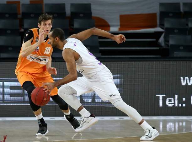 了禁区内的 了禁区内的