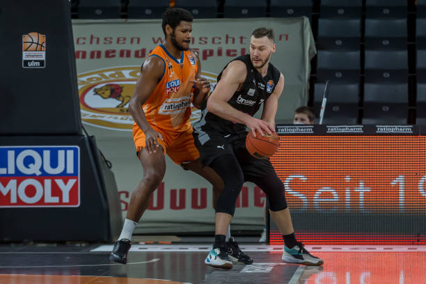 而罗马尼亚 而罗马尼亚