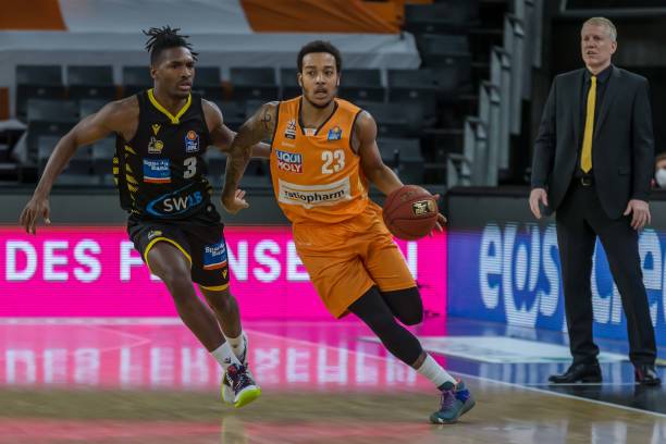 特别是后防 特别是后防